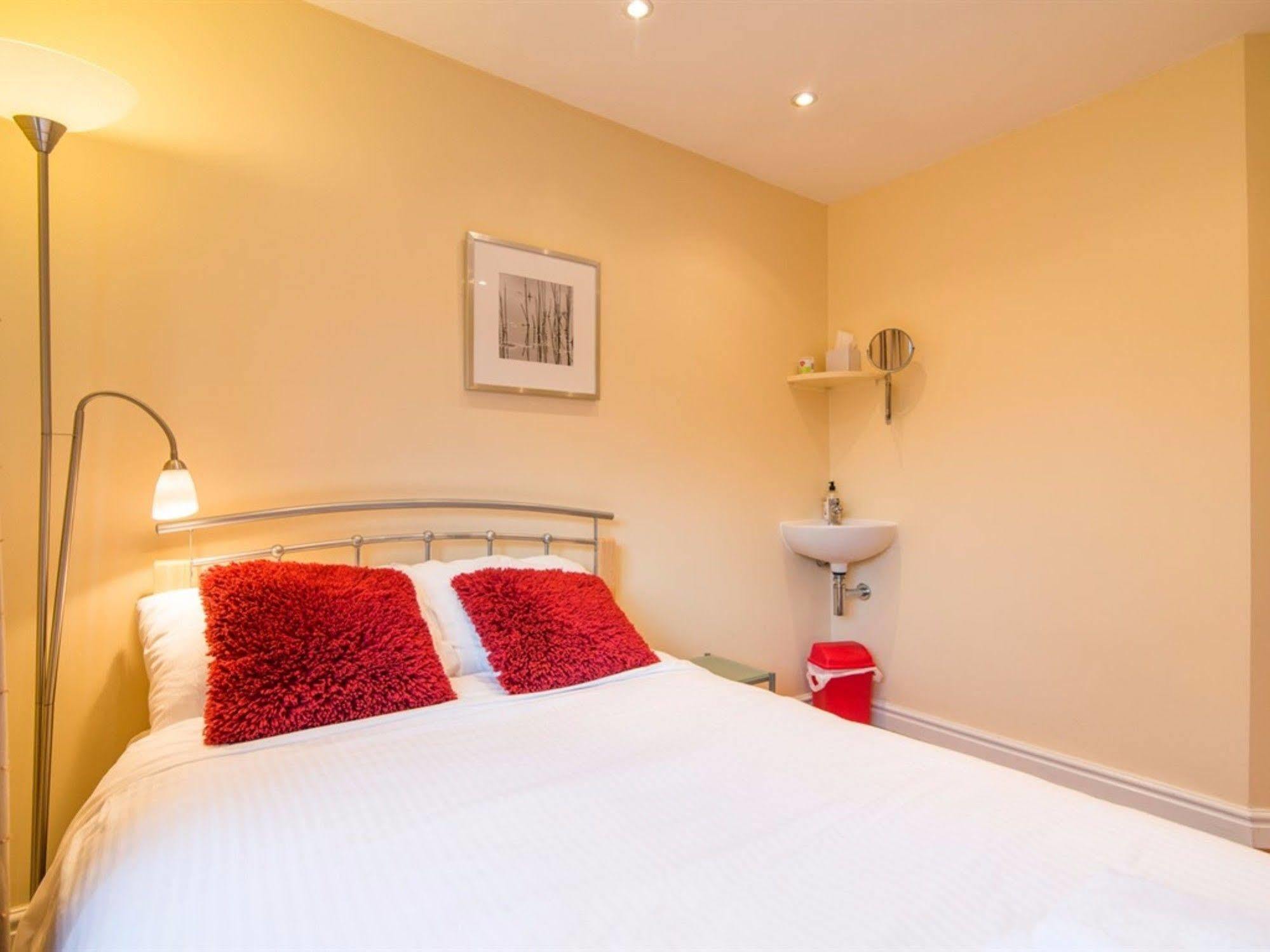 Ayuda House Hotel Altrincham Exterior foto